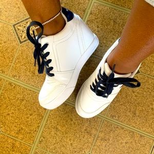 If u love wedges these are the shoes for you.💕